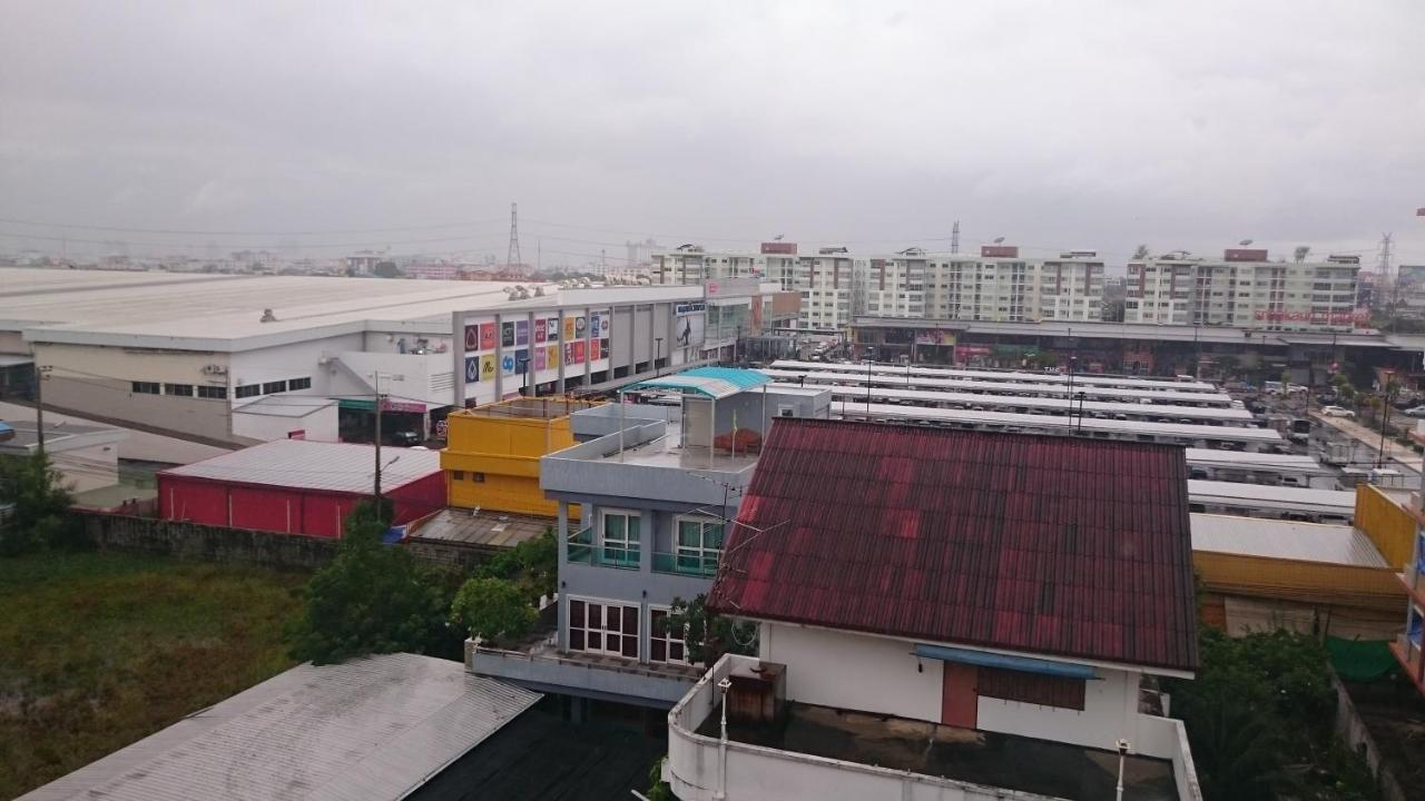 J.Residence Samut Prakan Exterior photo
