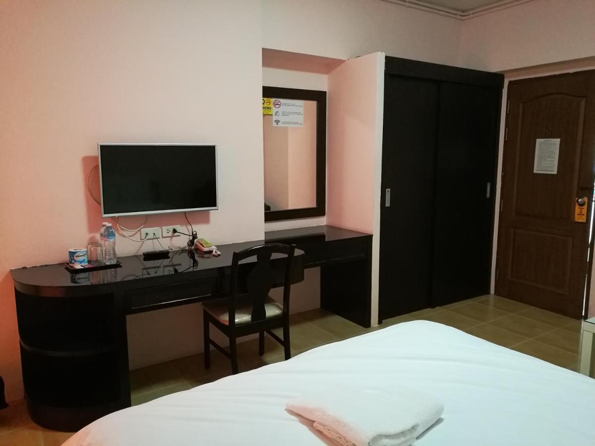 J.Residence Samut Prakan Exterior photo